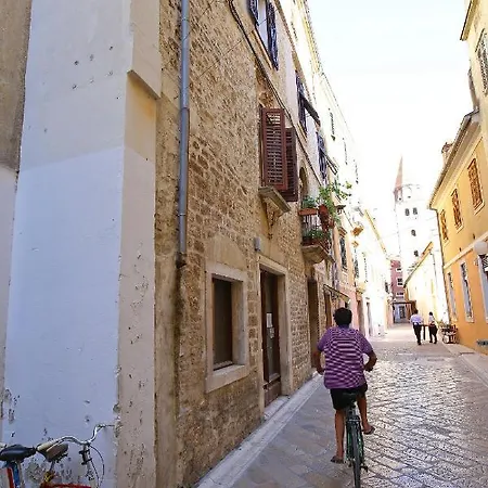 The Big Blue - Old Town Center Apartman