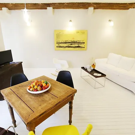 The Big Blue - Old Town Center Apartment *